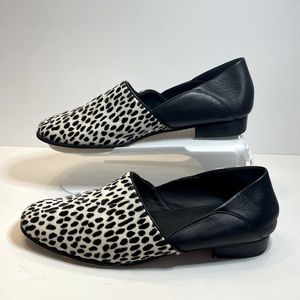 Clarks Women's 8M Pure Tone Black & White Slip-On Shoes pony hair spotted upper